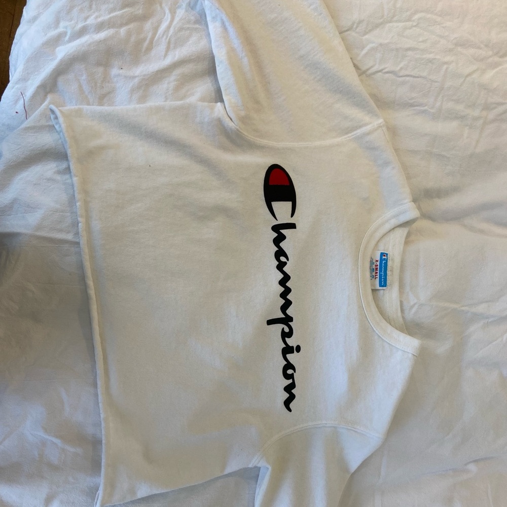 Women’s white cropped champion T-shirt
